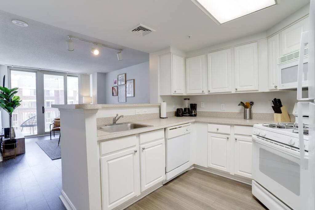 Gorgeous 1 Bedroom Condo At Ballston Place With Gym Arlington Exteriör bild